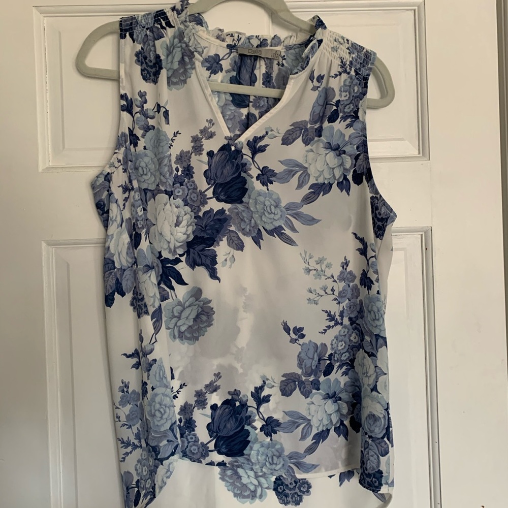 Women’s V Neck Sleeveless Blouse